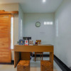 Отель OYO 90319 Angler Guest House Malang, фото 1