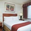 Отель Holiday Inn Express & Suites Burlington, an IHG Hotel, фото 4