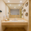 Отель Bright & Breezy 1 Br Mangroovy W Pool & Beach Access, фото 7