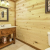Отель SmokyStays Indoor Heated Pool Cabin, фото 8