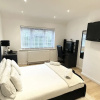 Отель Charming 3-bed Home Minutes From City Centre, фото 18