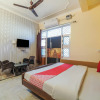 Отель OYO 71947 Hotel Swaroop Retreat, фото 3