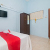 Отель RedDoorz near Pantai Boom, фото 28