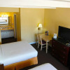 Отель Ambassadors Inn & Suites, фото 2