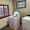 Отель HomeTowne Studios by Red Roof Lancaster, фото 5