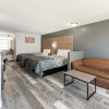 Отель Econo Lodge And Suites Bricktown, фото 3