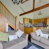 Отель Large, Modern Farmhouse in Umberleigh, With Heigh Ceilings and Beautiful Terrace, фото 6