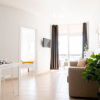 Отель Song of the Sea Apartment, Ocean Balcony & Stairs To the Sea, фото 2