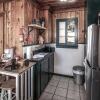 Отель Perfect Cabin, 2 Bedrooms, Fireplace, Midtown, Sleeps 5, фото 4