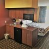 Отель HomeTown Inn & Suites, фото 7