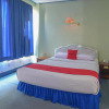 Отель RedDoorz near Tugu Naga Singkawang, фото 17