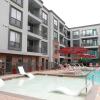 Отель WanderJaunt - Luxe Downtown Austin Apts в Остине