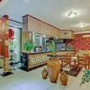 Отель OYO 3379 Hotel Khatulistiwa, фото 11
