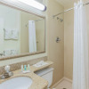 Отель Quality Inn & Suites at Tropicana Field, фото 11