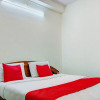 Отель OYO 12083 Hotel Champion Inn, фото 1