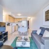 Отель Newly Decorated Condo Great View Parking, фото 6
