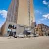 Отель FRONTDESK Vue at 3rd St Apts Downtown Louisville, фото 1