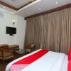 Отель OYO 16125 Eiffel Grand Hotel, фото 6