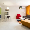 Отель Pop your C-O-L-O-R-S - Funky and Modern 1BDR. Apt., фото 1