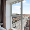 Отель Sanders Arena - Chic 3-bdr Apt Close to Metro, фото 14