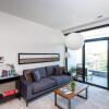 Отель Flexhome East Side 1BR E2 - Brady St, Balcony, & Lounge, фото 11