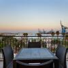 Отель Luxurious Duplex Seafront Apt w/ Amazing Sea Views, фото 2