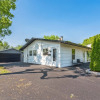 Отель Charming Contemporary Family Home 3 Bedroom Home by RedAwning, фото 15