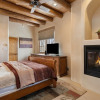 Отель Art Haven - Stylish Southwestern Comfort, Walk to The Plaza, фото 19