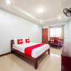 Отель OYO 1087 Udom Khomkham Apartment, фото 17