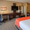 Отель Holiday Inn Express and Suites Columbus Edinburgh, an IHG Hotel, фото 6