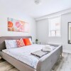 Отель 1BR Apt - w King Bed and Netflix- Close to DT, фото 9