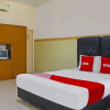 Отель OYO 92593 Penginapan Sultan Haji 1, фото 6
