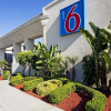 Отель Motel 6 Newport Beach, фото 1