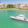Отель Miami Beach Luxury Yacht Charters в Майами-Бич