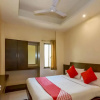 Отель OYO 2453 Hotel Mangesh Plaza, фото 25