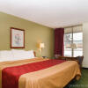 Отель Econo Lodge Inn and Suites, фото 5