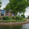 Отель Cozy tiny house on the water, located in a holiday park in the Betuwe, фото 9