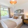 Отель The West Byfleet Place - Modern 3bdr Flat With Garden, фото 5