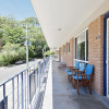 Отель Shoal Towers, Unit 2/11 Shoal Bay Road, фото 13