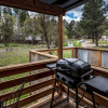 Отель Starlight Cabin, 1 Bedroom, Sleeps 4, Great Views, Hot Tub, Wifi, Hdtv, фото 8