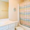 Отель Emerald Breeze by Oak Island Accommodations, фото 15
