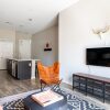 Отель Luxury Uptown Apartments by WanderJaunt, фото 33