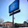 Отель Econo Lodge Inn & Suites Fiesta Park в Сан-Антонио