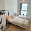 Отель 2 Bedroom Serviced Apartment with Free Parking, Wifi & Netflix, Basingstoke, фото 6