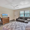 Отель Hollywood Beach Broadwalk Family Vacation Home, фото 2