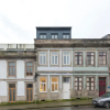Отель LovelyStay - Cozy Duplex with Patio right off train&metro station, фото 1
