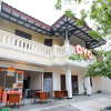 Отель OYO 1374 Semampir Residence at Ahmad Yani, фото 1