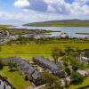 Отель Dingle Courtyard Cottages 2 Bed Sleeps 4, фото 11