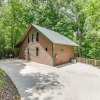 Отель Luxury Cabin Sleeps 8 with creekside fire pit near Helen GA, фото 1