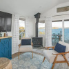 Отель cozy lakeshore cottage, фото 36